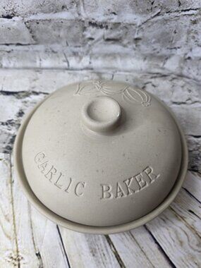 Vintage Garlic Roaster Superstone Baker Sassafras  USA Approx 7 5/8”  No Box
